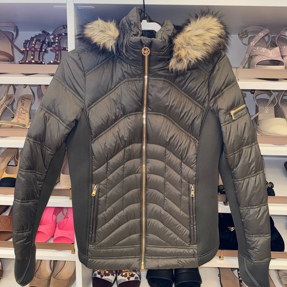 Michael Kors down jacket w/ removable hood - Picture 3 of 11